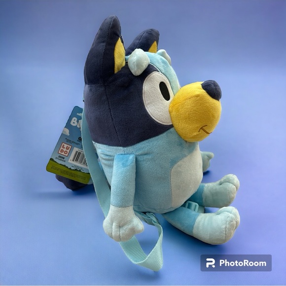Bluey Soft Plushie 17” backpack with small pocket in back for small items - Picture 4 of 5
